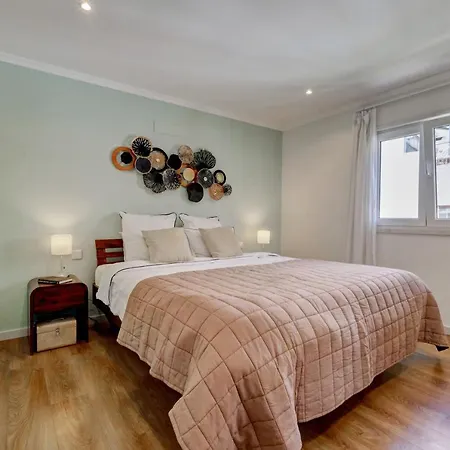 Hébergement de vacances Comfortable Town House In Quiet Area By Lovelystay *
