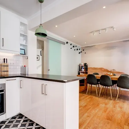 Comfortable Town House In Quiet Area By Lovelystay Hébergement de vacances *