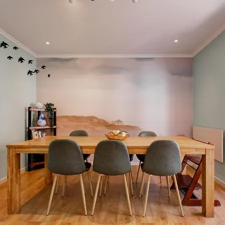Comfortable Town House In Quiet Area By Lovelystay Hébergement de vacances *