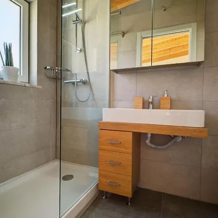 Comfortable Town House In Quiet Area By Lovelystay *