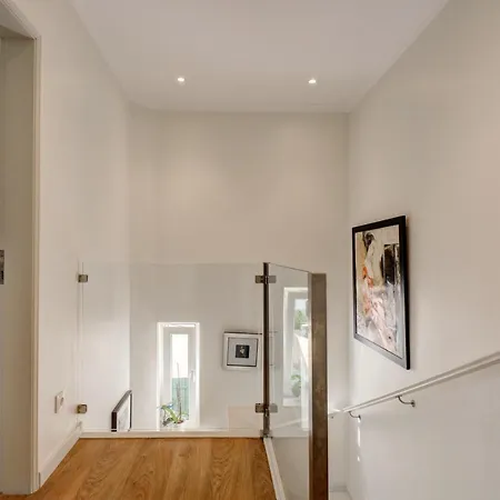 Holiday home Comfortable Town House In Quiet Area By Lovelystay Lisbon