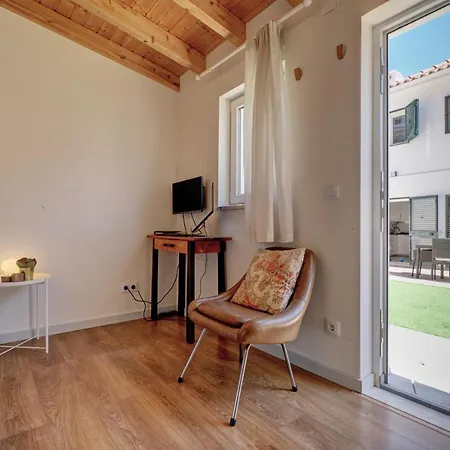 Σπίτι διακοπών Comfortable Town House In Quiet Area By Lovelystay *