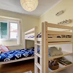 Casa de Férias Comfortable Town House In Quiet Area By Lovelystay *