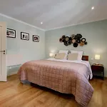 Casa de Férias Comfortable Town House In Quiet Area By Lovelystay *