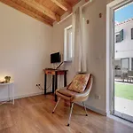 Casa de Férias Comfortable Town House In Quiet Area By Lovelystay *