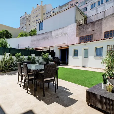 Casa de Férias Comfortable Town House In Quiet Area By Lovelystay *