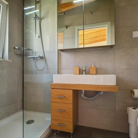 Сasa de vacaciones Comfortable Town House In Quiet Area By Lovelystay