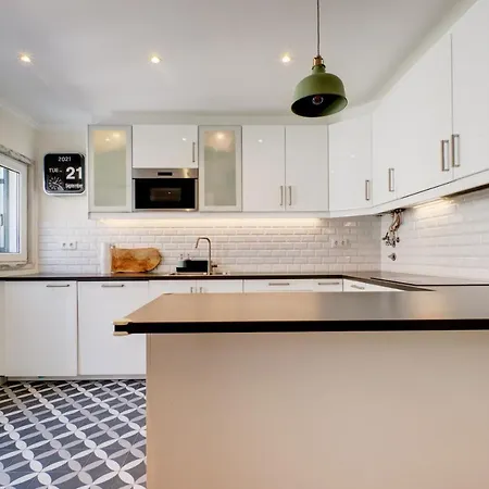 Сasa de vacaciones Comfortable Town House In Quiet Area By Lovelystay